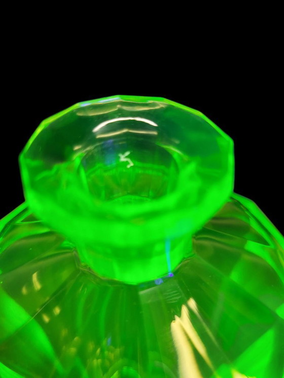 Image 1 of Val Saint Lambert “Montmartre” shaker / karaf met 2 glazen in uraniumglas ca. 1930