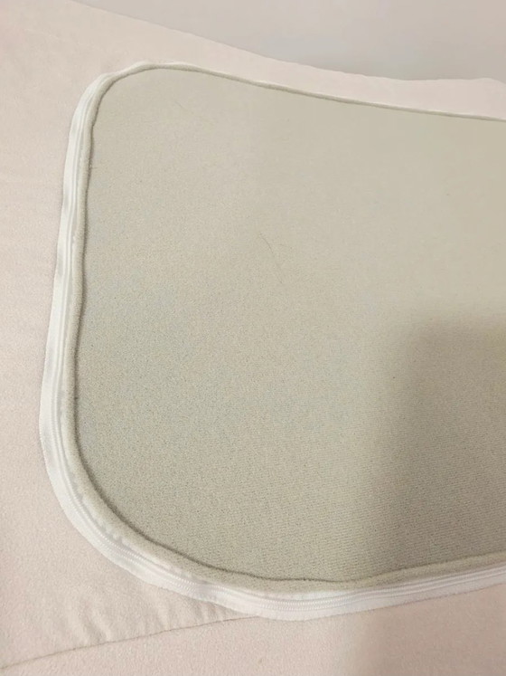 Image 1 of Chaise longue de diseño en color crema – Estructura cromada – Excelente estado