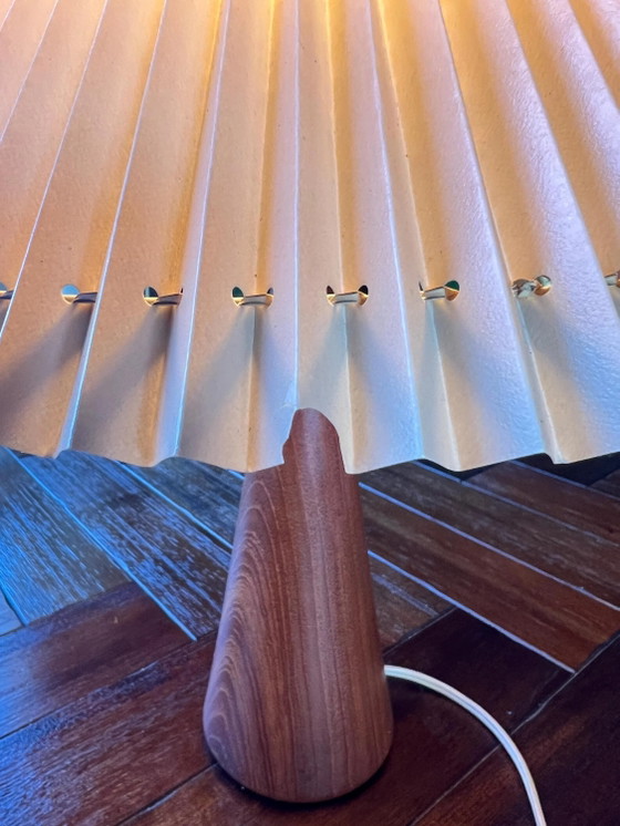 NK - Nordiska Kompaniet's Mid-Century Table Lamp with Teak Base and Pleated Plastic Shade from the 1960s. (photo 4 of 8)