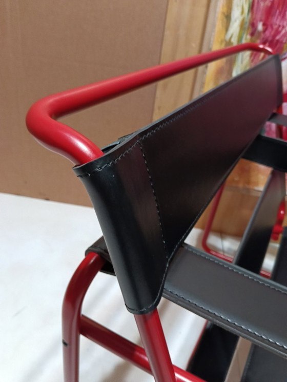 Image 1 of Bolso Knoll Wassily B3 rojo mate, nuevo-usado, en piel negra, de Marcel Breuer.