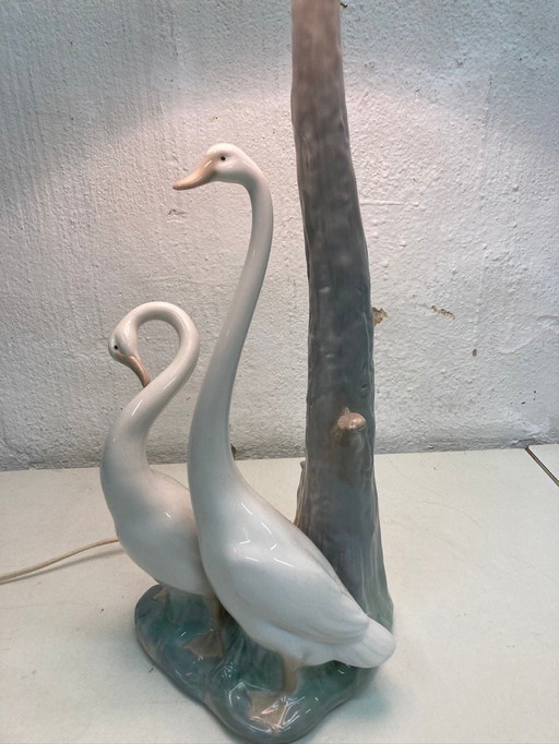 Sculptural porcelain table lamp 2 swans design Fulgencio Garcia for NAO