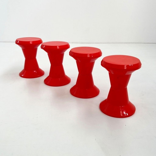 Taburete Coral Taormina de Giganplast, década de 1970.