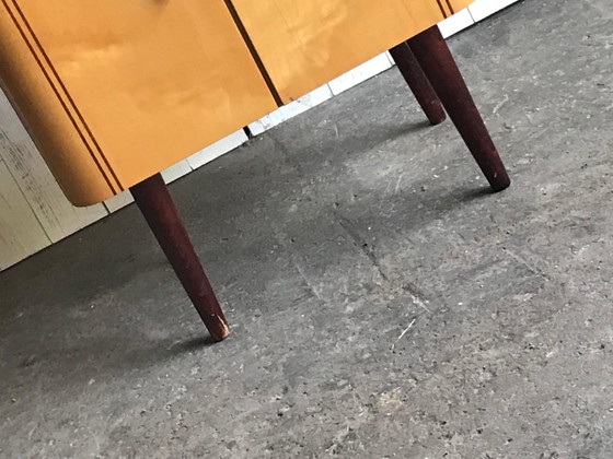 Cabinet laqué hongrois Mid-Century, années 1960 – Vaisseliers, Mid Century Modern (photo 3 of 7)