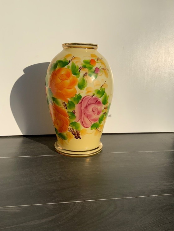 Image 1 of Grande vaso in opalino di uranio, decoro floreale Art Nouveau. Boemia