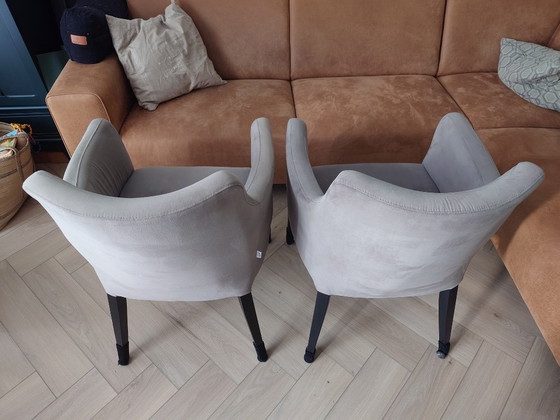 Image 1 of 6 Grijze fluwelen stoel met armleuningen Kare Design
