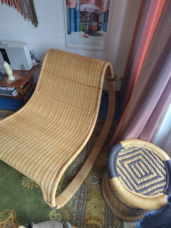 Image 1 of Sedia a dondolo vintage in rattan