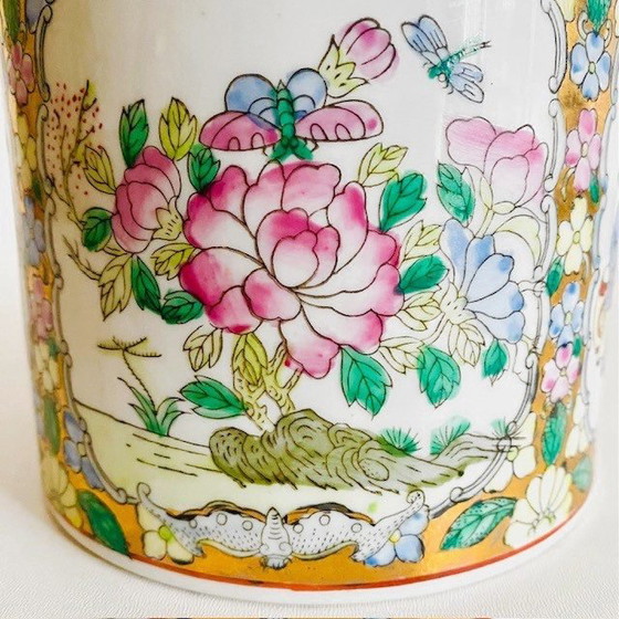 Image 1 of Vintage Chinese handgeschilderde theebus porselein pastel 1960's