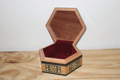 Traditional mother of pearl inlaid word box – Table accessories, Velvet, Wood (photo 3 of 8)
