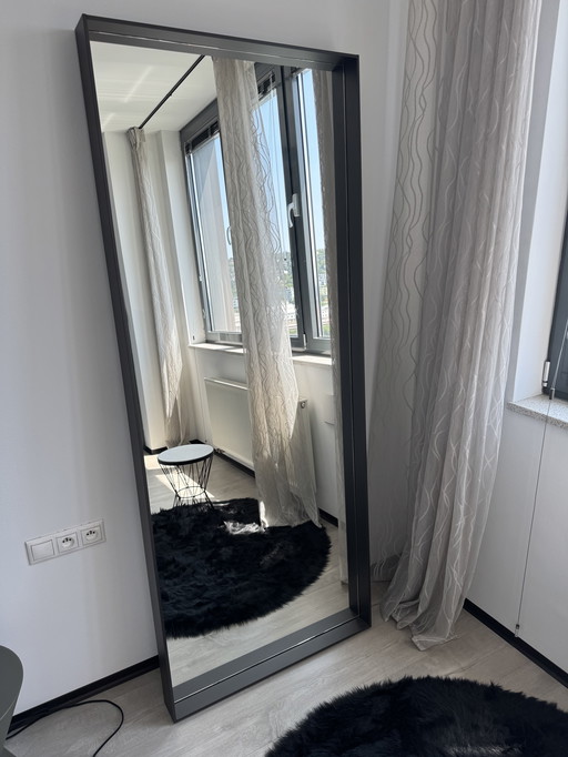 Poliform SARA spiegel - ontwerp door Flavianno Capriotti