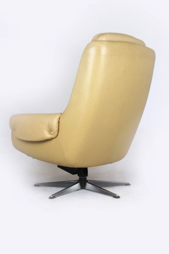 Vintage Finse leren draaibare loungestoel met verstelbare rugleuning van Peem, jaren 70. (photo 11 of 12)