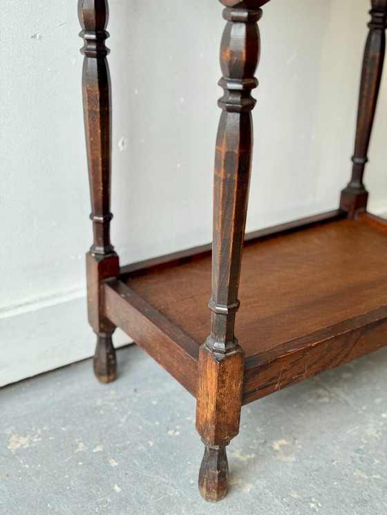 Image 1 of Mesa auxiliar antigua de madera con 2 niveles