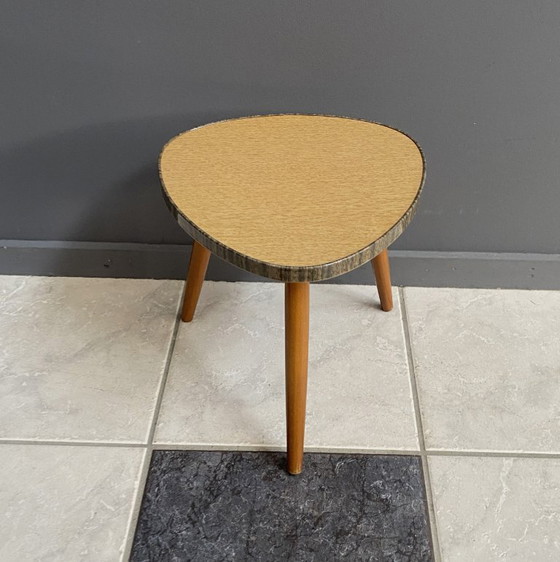 Bruin Driehoekig Plantentafeltje jaren 60 – Wood, lamine (photo 6 of 8)