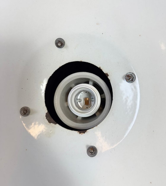 Image 1 of Grande lampe industrielle en émail noir avec abat-jour en fonte, années 1950