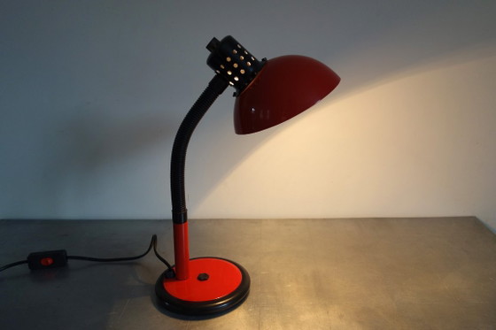 Lámpara de escritorio Aluminor años 70, Lámparas de mesa, Metal, Plástico, Rojo, Retro (foto 3 de 10)