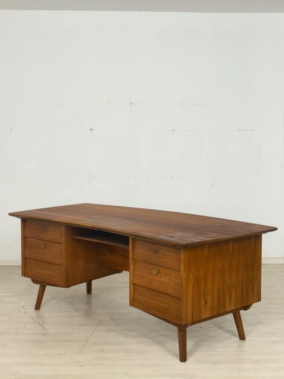 Image 1 of Tijdloos vintage bureau / kantoortafel / tafel / bureau in mid-century stijl