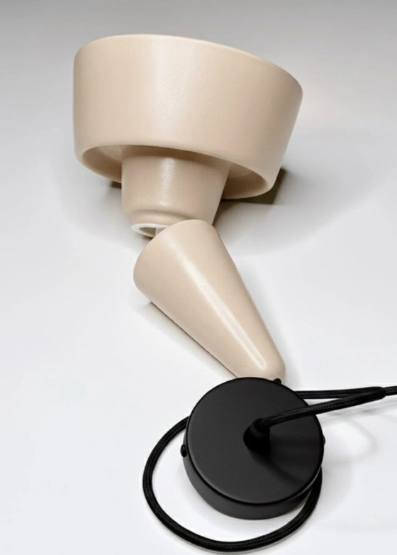 Image 1 of Neo, Rodrigo Vairinhos – Handgefertigte Keramik-Pendelleuchte / Hängeleuchte (Beige)
