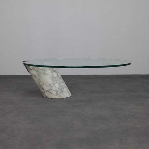 Table basse ovale en marbre de Carrare et verre par Ronald Schmitt, Allemagne, années 1970