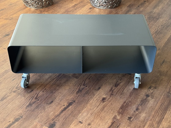 Image 1 of Mueble de televisión de metal gris con ruedas