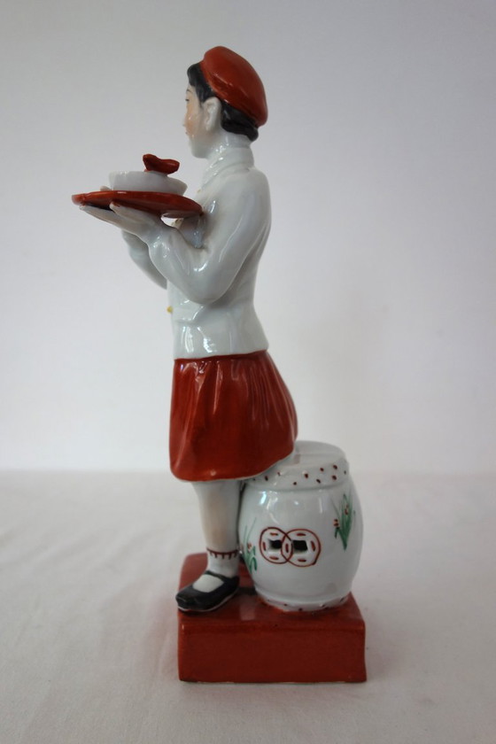 Image 1 of Estatua femenina de porcelana china con forma de galleta - Revolución Cultural n.° 15