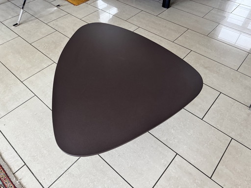 Leolux lily coffee table