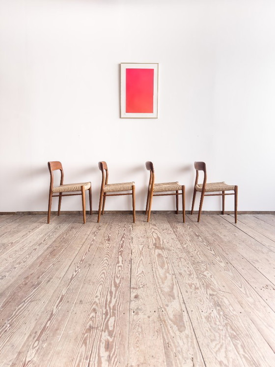 Image 1 of Set van 4 eetkamerstoelen in mid-century stijl van Niels O. Møller voor J.L. Mollers, model 75
