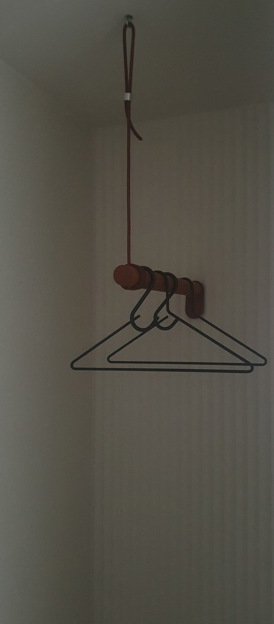 Image 1 of Conception authentique – Ensemble de cintres fins et crochets en S Lind DNA (4 pièces)