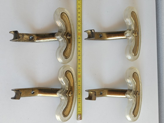 Image 1 of Set van 4 vintage wandhaken van verguld metaal en decoratief plastic – Italiaans design uit de jaren 1950/60