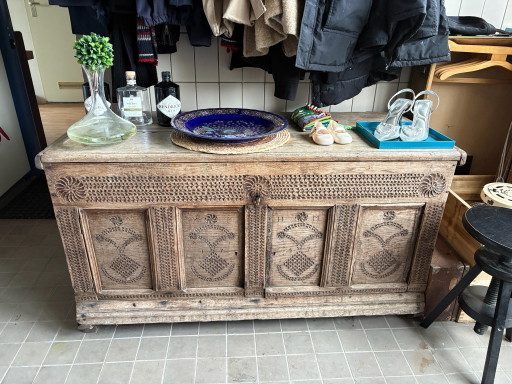 Trouwkist uit 1743