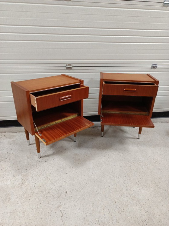 Image 1 of Bellissimo set di 2 comodini originali vintage in teak.