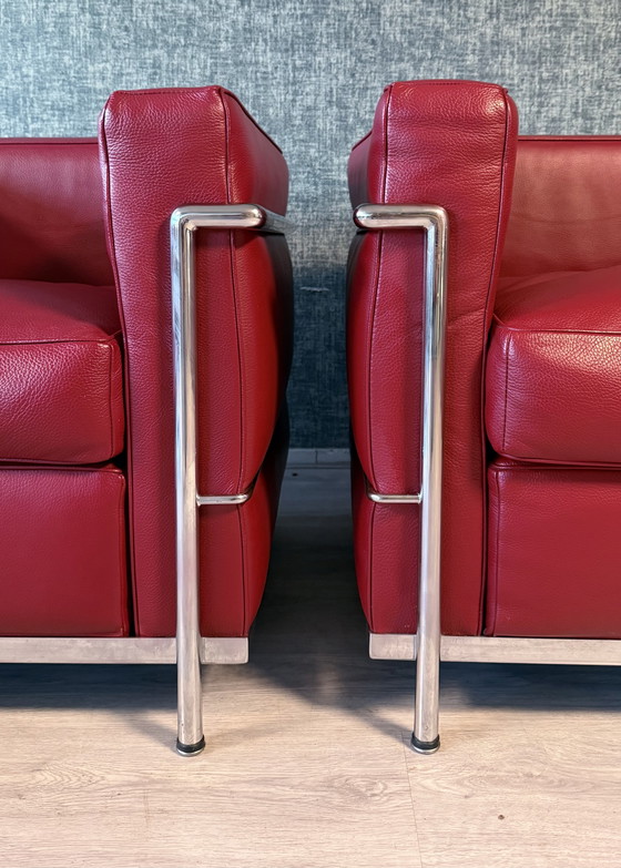 Image 1 of 8 sedie vintage LC2 Le Corbusier in pelle rossa, Italia, anni '80