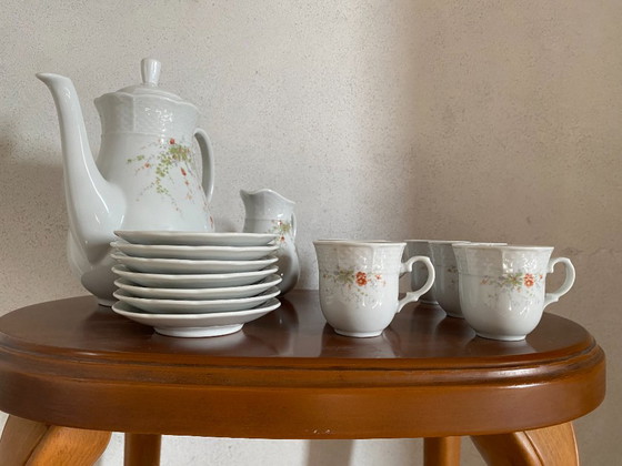 TK Thun Czechoslovakia Mid-Century Floral Porcelain Tea & Coffee Service – 15 Pieces – Crockery (photo 14 of 24)