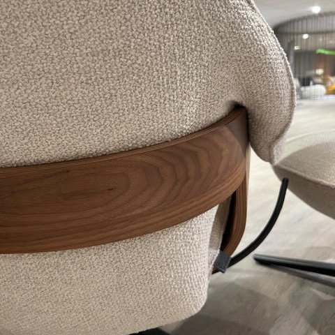 Image 1 of Sillón Leolux color crema con otomana