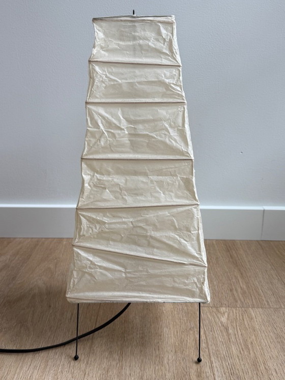 Image 1 of Pair of vintage Isamu Noguchi Akari 4N table lamps with original WB Form box