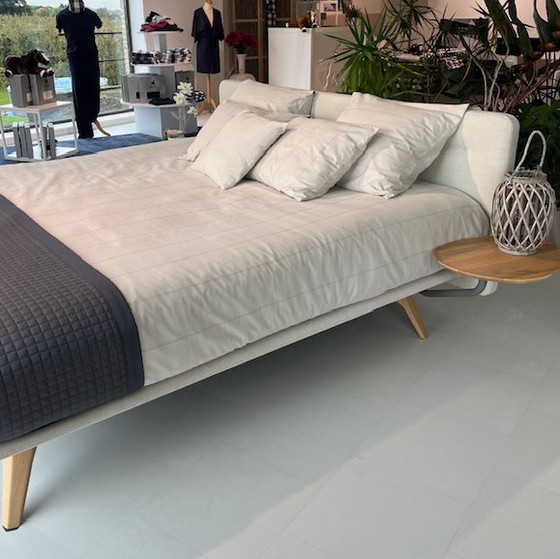 Image 1 of Lit de marque privée - 200x210