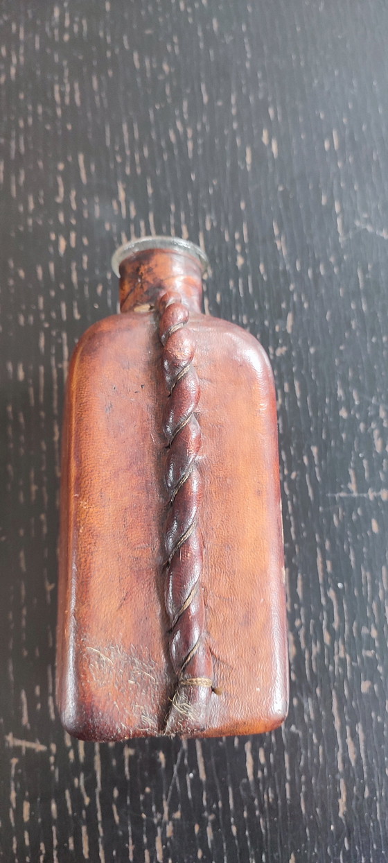 Image 1 of Antieke karaf omwikkeld met leer