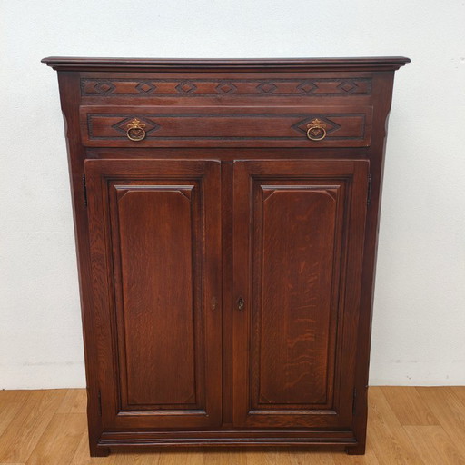 Armoire à linge de style campagnard vintage en bois pour fille