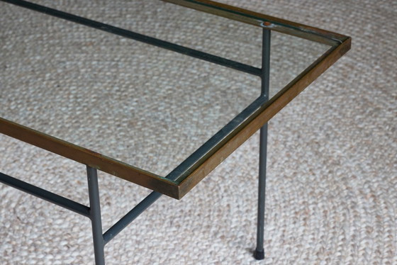 Image 1 of Table d'appoint en verre et laiton, style milieu du siècle