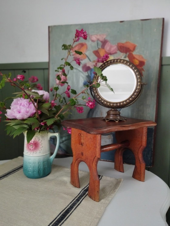 Taburete antiguo de madera con etiqueta "Le Printemps" – Au Printemps, Reposapiés y pufs, Wood (photo 6 of 9)