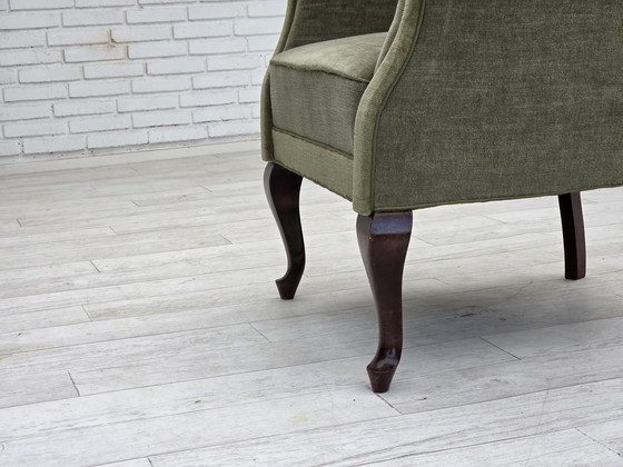 Image 1 of Fauteuil danois des années 60, velours vert, pieds en hêtre.
