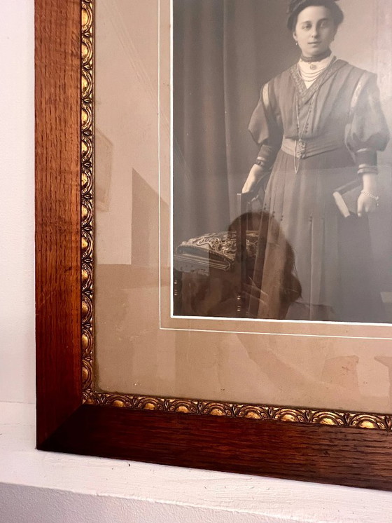 Image 1 of Echte lijst in Wilhelminische stijl met originele foto en passe-partout rond 1900