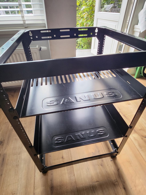 SANUS AV Rack stapelbaar open frame