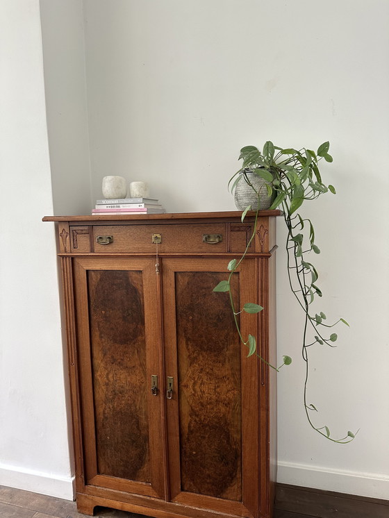 Image 1 of Armario de pared art déco antiguo / armario para niñas