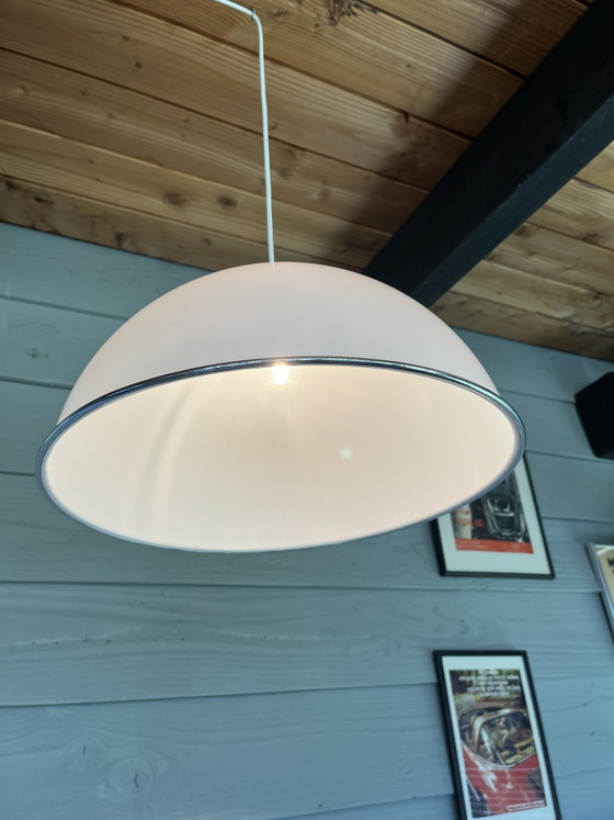 Image 1 of Grande suspension blanche vintage de style futuriste, inspirée par iGuzzini.