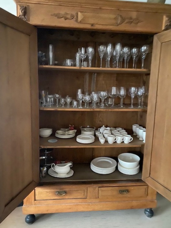 Image 1 of Antiker Schrank im flämischen Neorenaissance-Stil