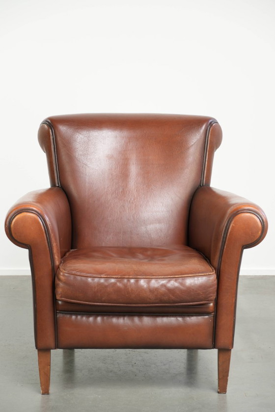 Tijdloze fauteuil/ armchair gemaakt van schapenleer met een mooie Engelse uitstraling – Leather (photo 2 of 13)