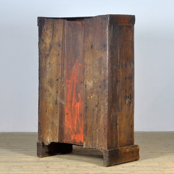 Image 1 of Baskische eikenhouten opbergkast, 17e eeuw