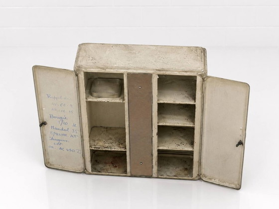 Image 1 of Vintage Franse metalen medicijnkast, jaren 1940