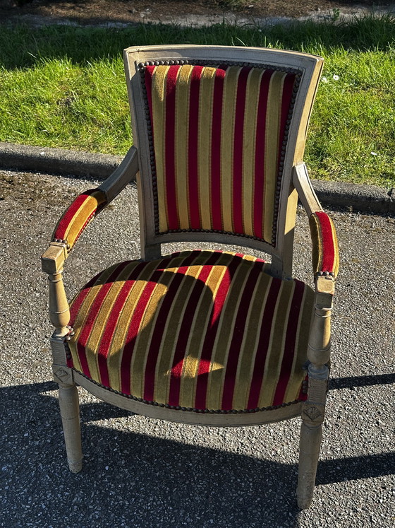 Image 1 of Louis XVI cabrioletfauteuil - Gepatineerd hout en gestreept fluweel