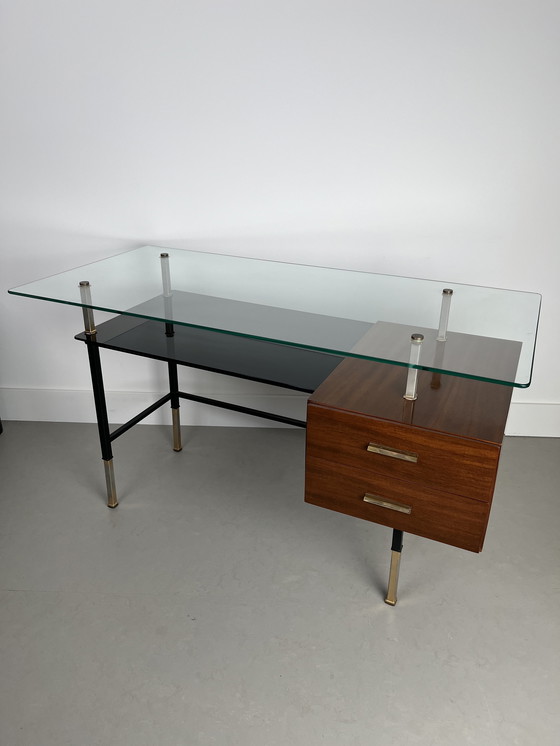 Image 1 of Italienischer Schreibtisch von 1950 aus Glas, Mahagoniholz ​​und vergoldetem Metall