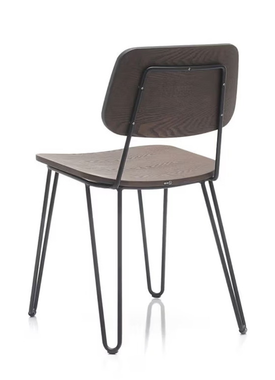 Image 1 of 8 sillas Go In Yago (madera de arce con estructura de acero con recubrimiento de polvo negro)